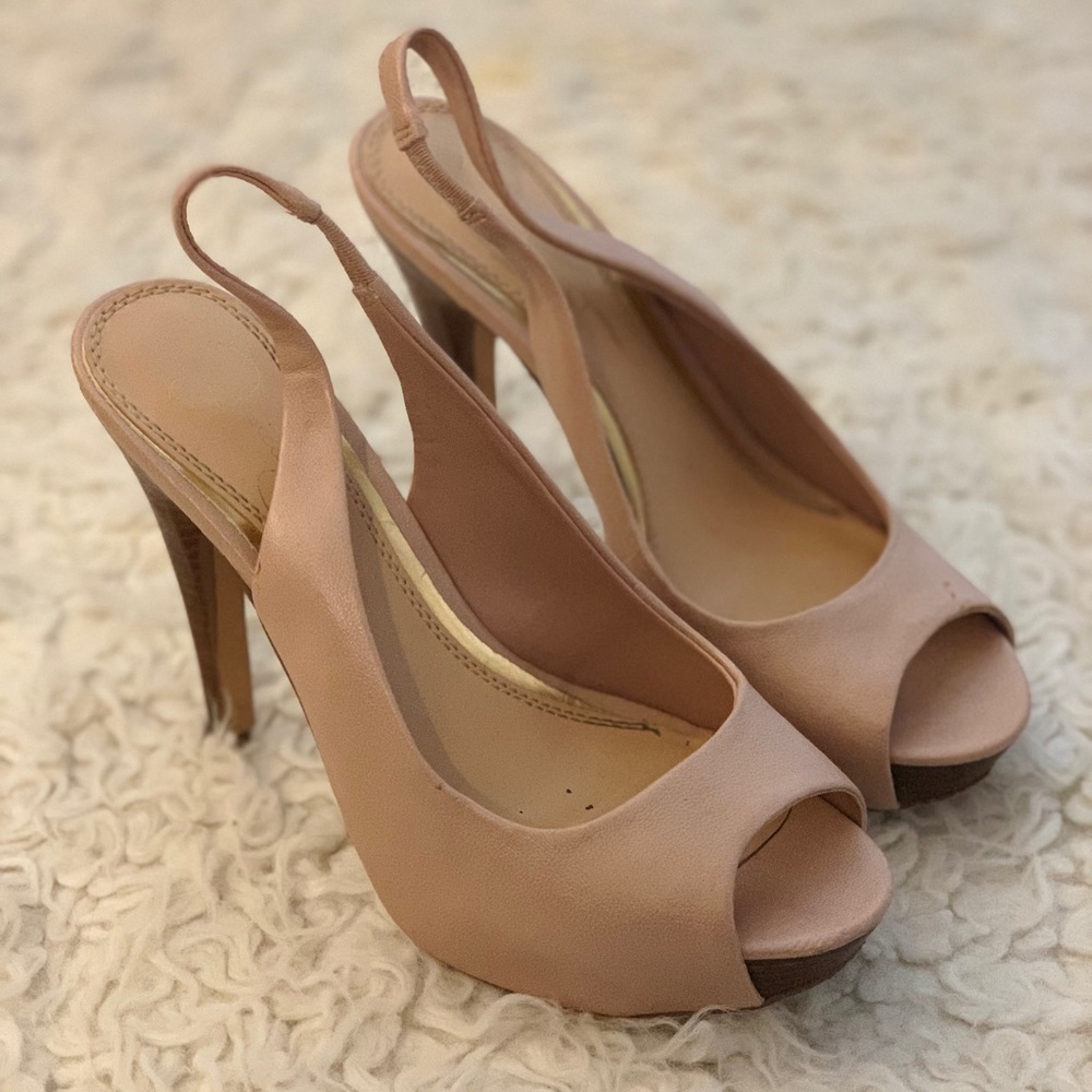 Nude peep toe